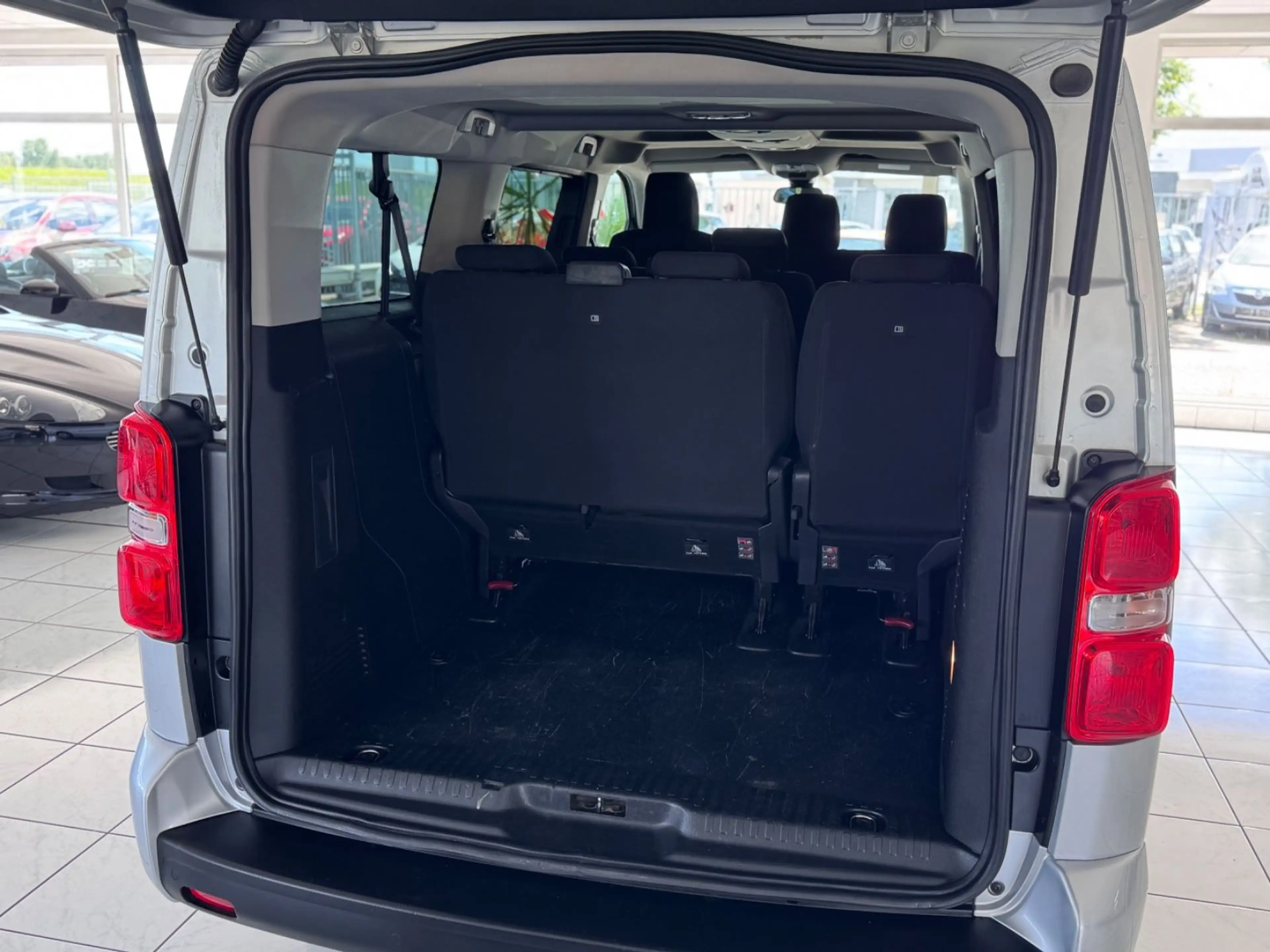 Peugeot Traveller BlueHDi+9-Sitzer+Navi+Tempomat+TOP! — photo 5