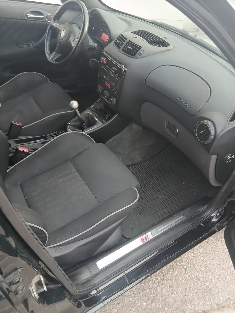 Alfa Romeo 147 1,6 i Schwarz - 2