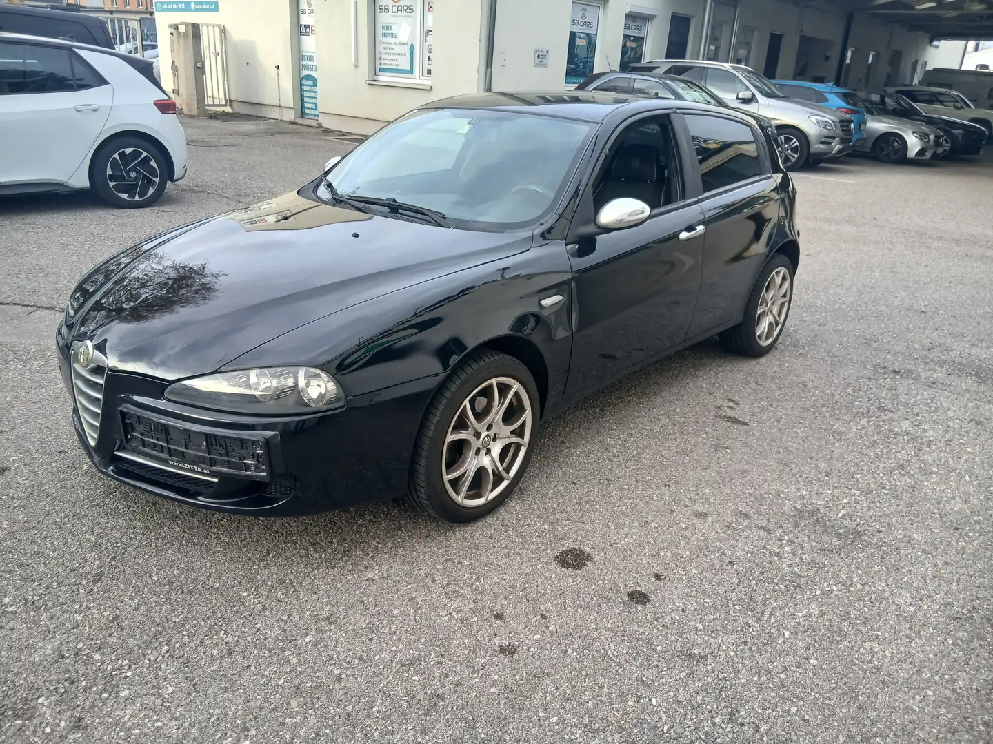 Alfa Romeo 147 1,6 i Schwarz - 1