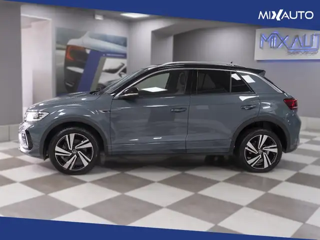 Volkswagen T-Roc view 3