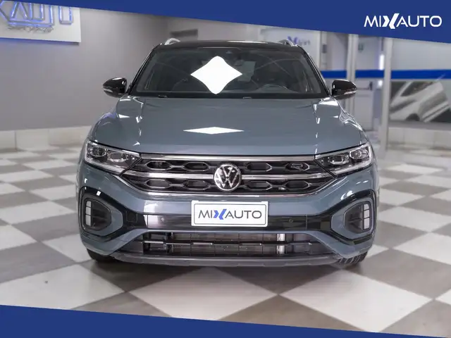 Volkswagen T-Roc view 2