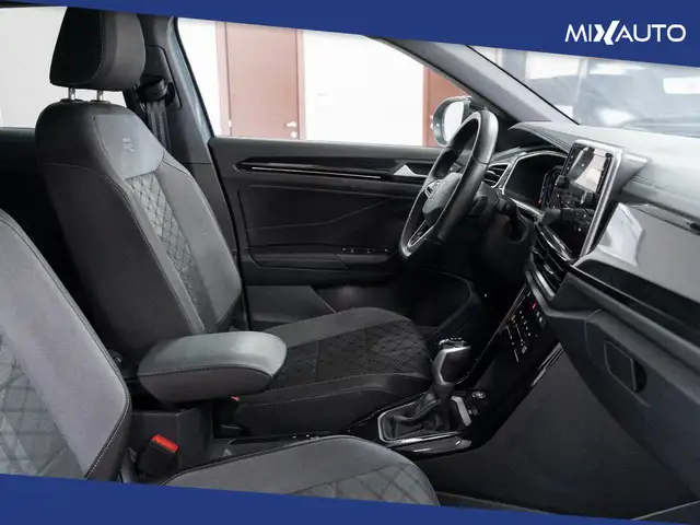 Volkswagen T-Roc view 14