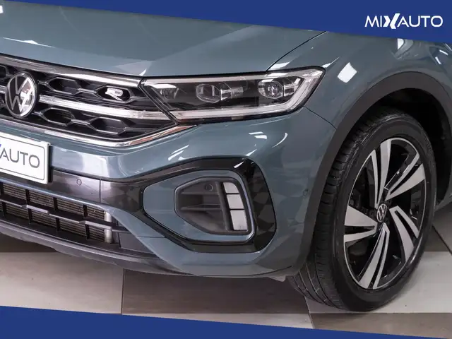 Volkswagen T-Roc view 9