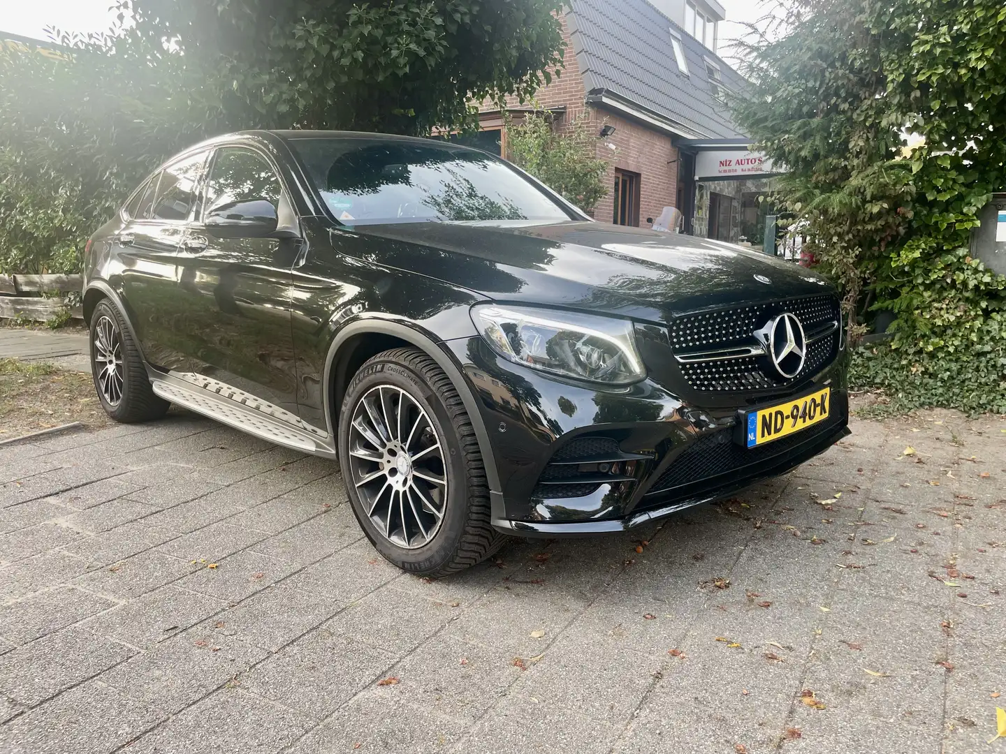 Mercedes-Benz GLC 220 4M. Ambition 4 matik 220 pk zeer netjes Zwart - 2