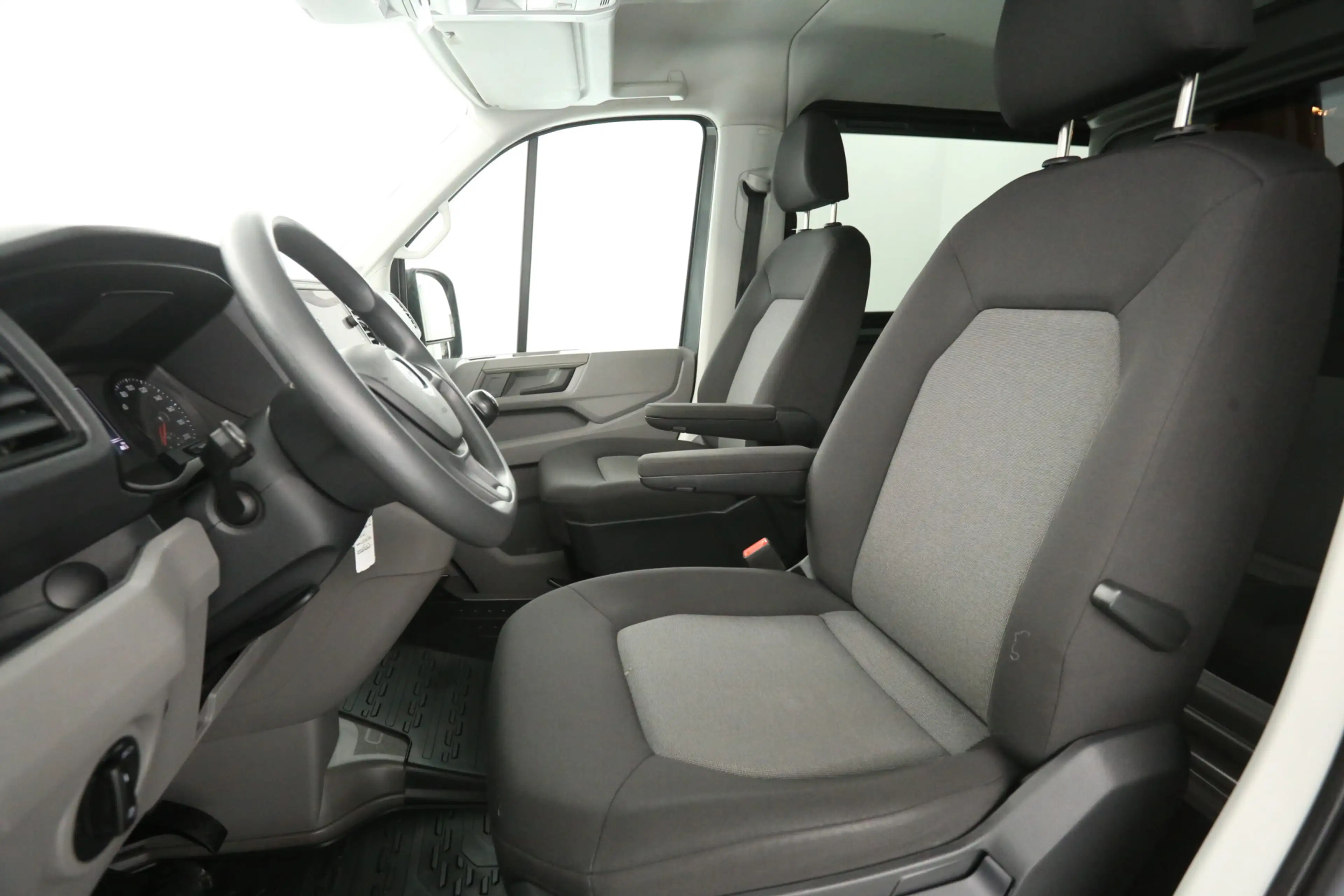 Volkswagen Crafter 2.0 TDI L3H2 | DC | 6 Zits |  Airco | Camera | Car — photo 10