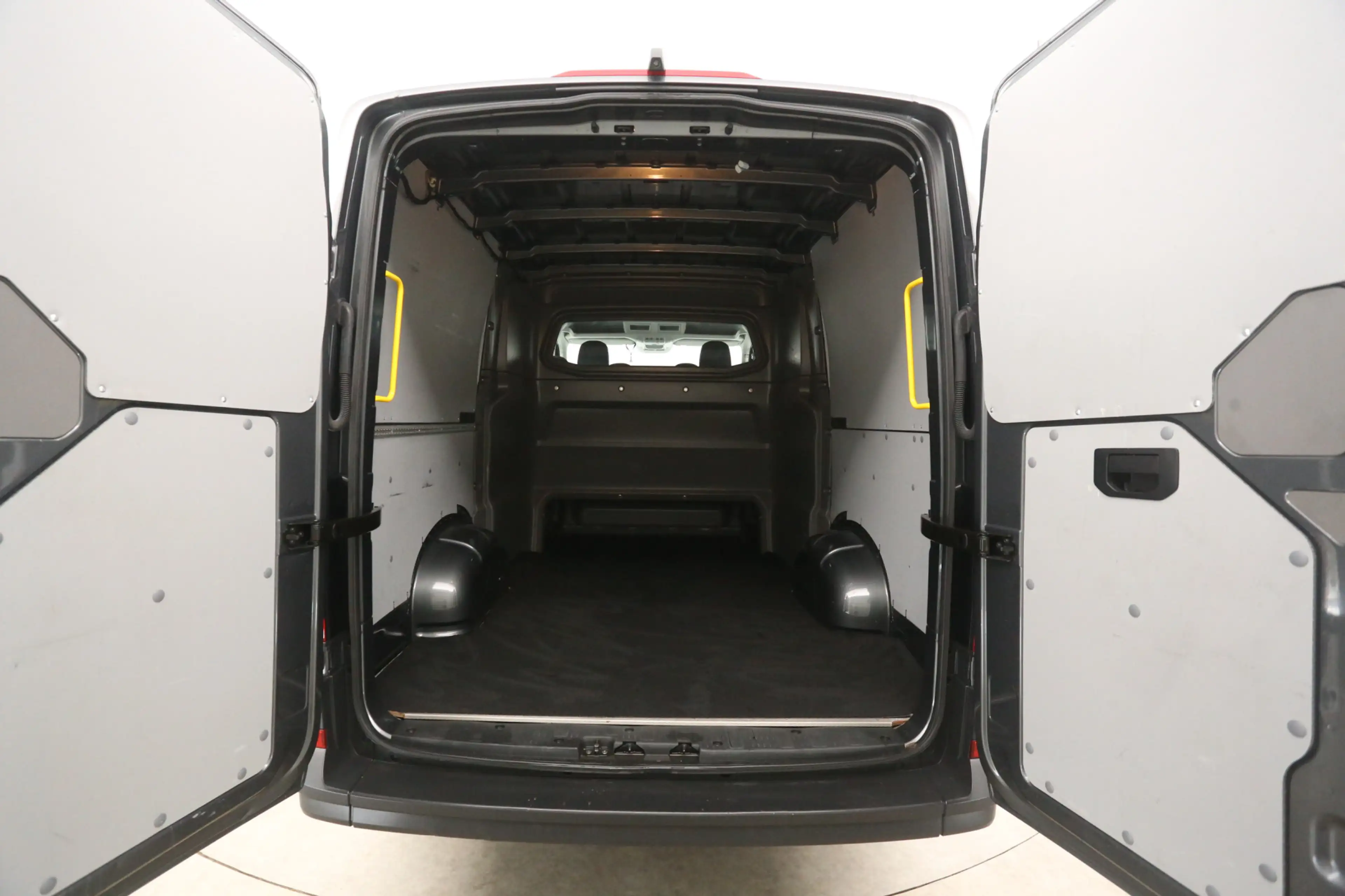Volkswagen Crafter 2.0 TDI L3H2 | DC | 6 Zits |  Airco | Camera | Car — photo 4