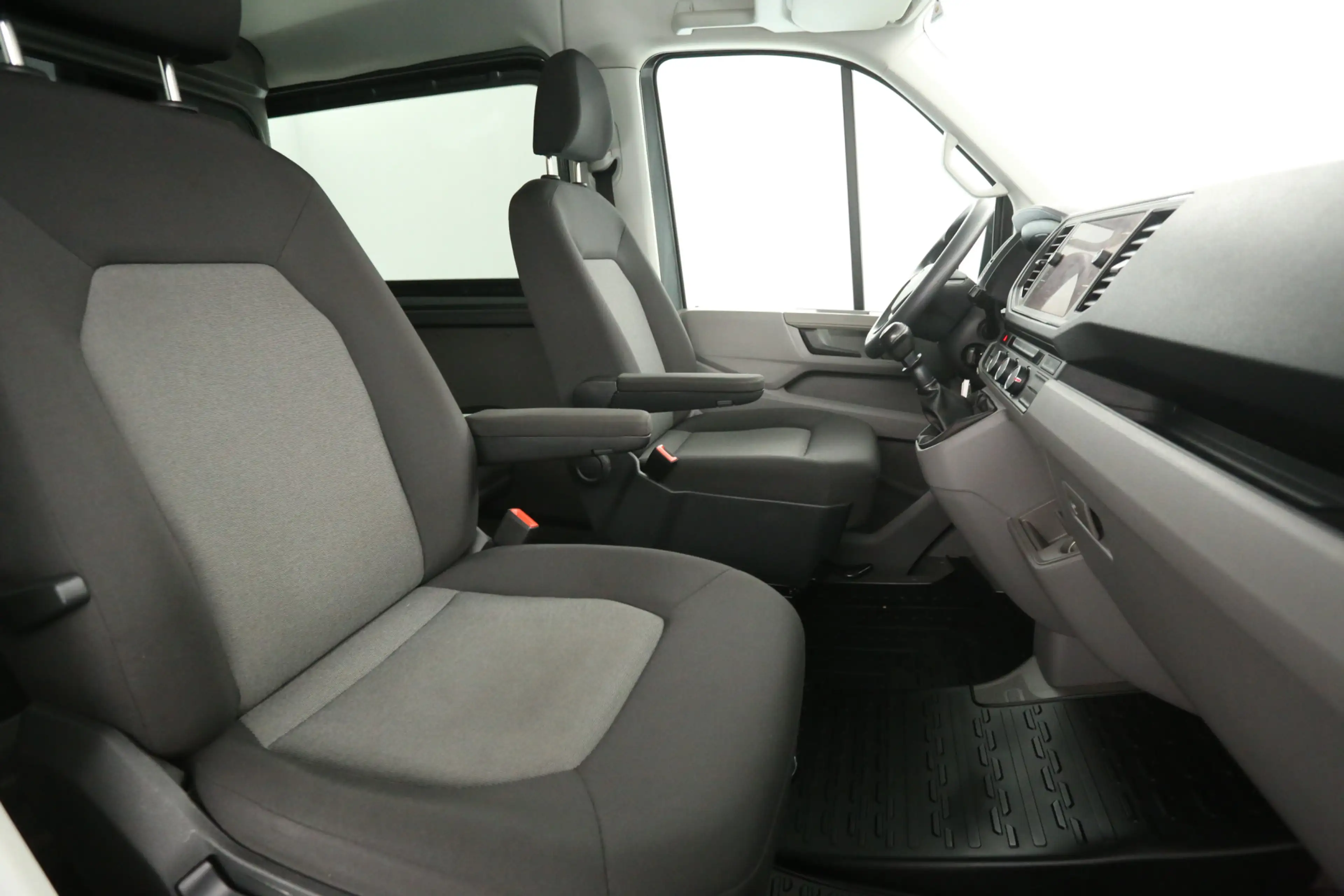 Volkswagen Crafter 2.0 TDI L3H2 | DC | 6 Zits |  Airco | Camera | Car — photo 11