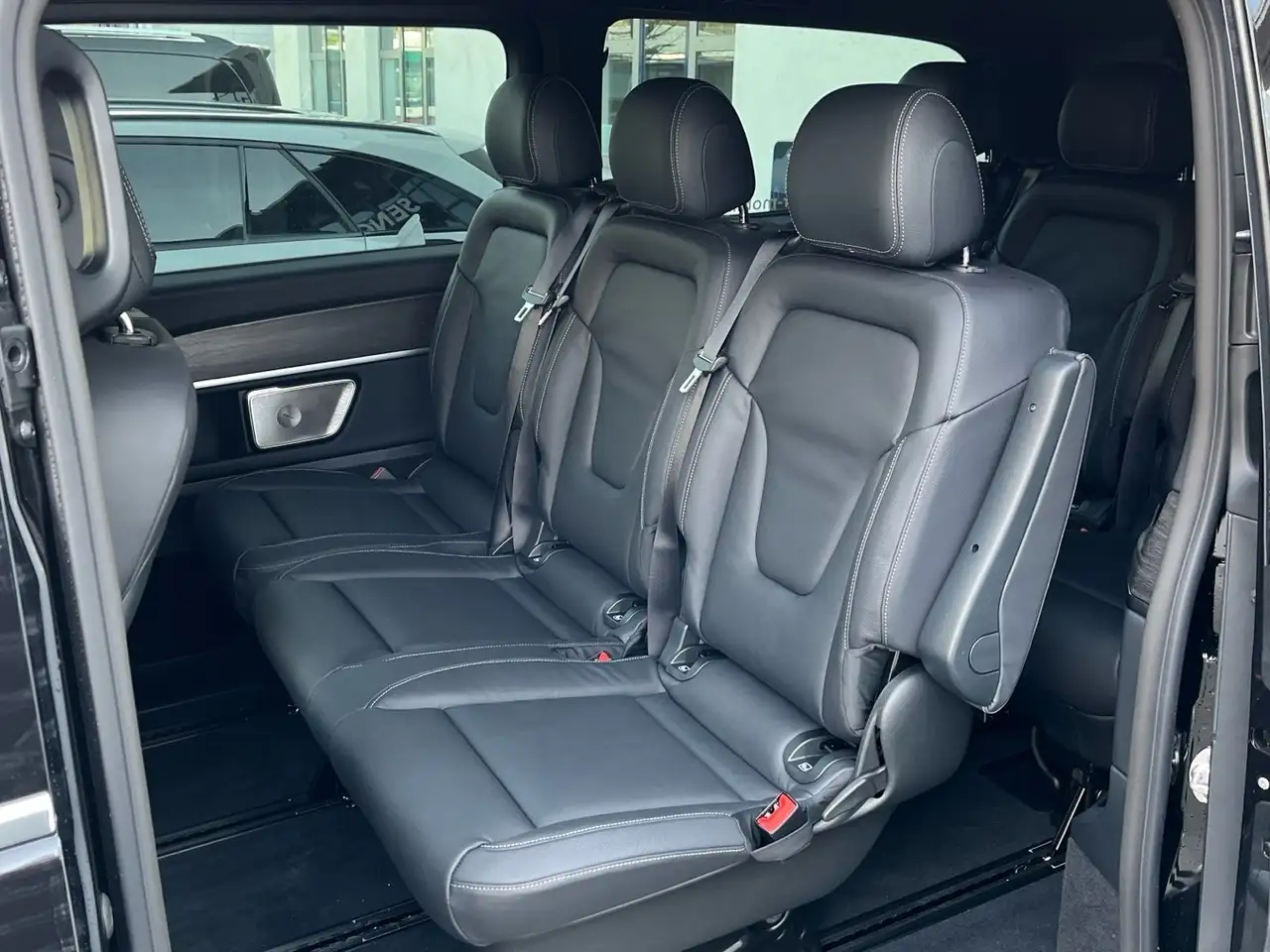 Mercedes-Benz V 300 d Avantgarde 4x4 extralang Distr. 360° 9G 13