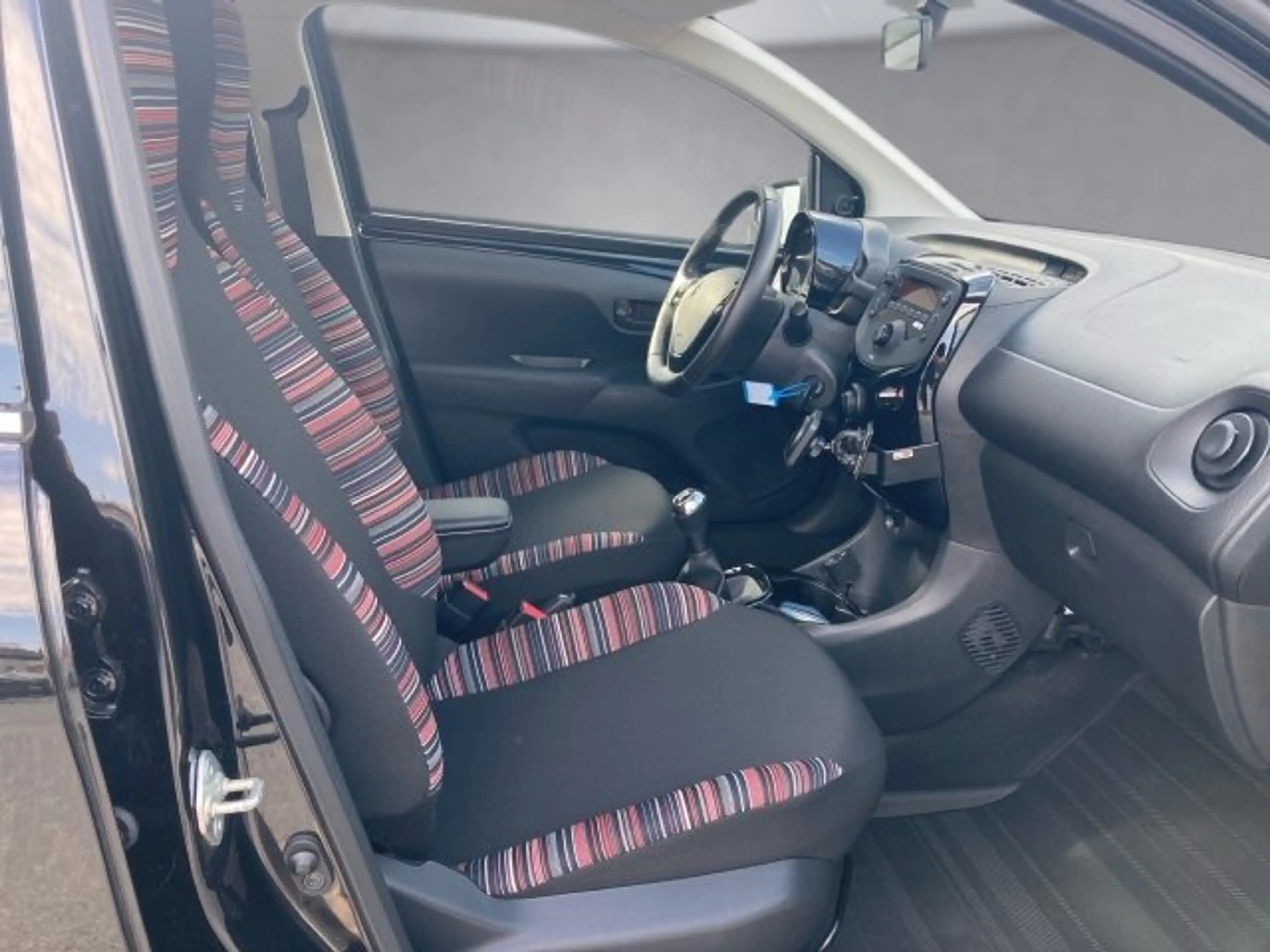 Citroen C1 3T VTI72 FEEL — photo 12