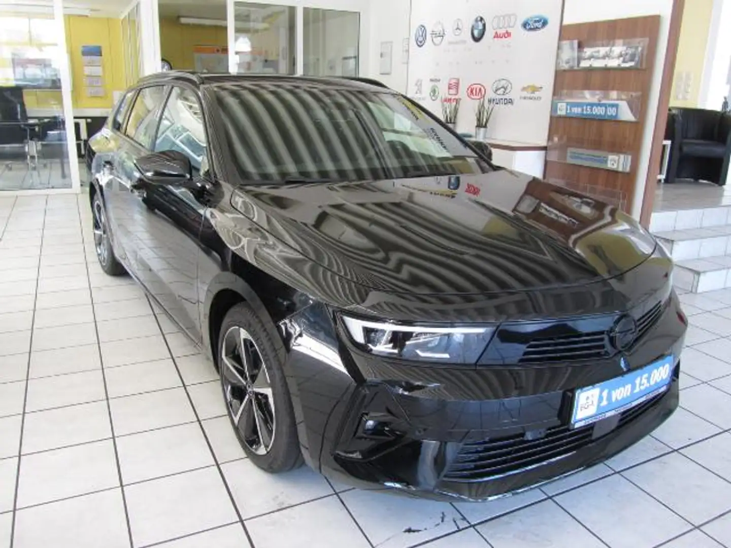 Opel Astra L 1.2 Sports Tourer GS Navi+AHK Schwarz - 2