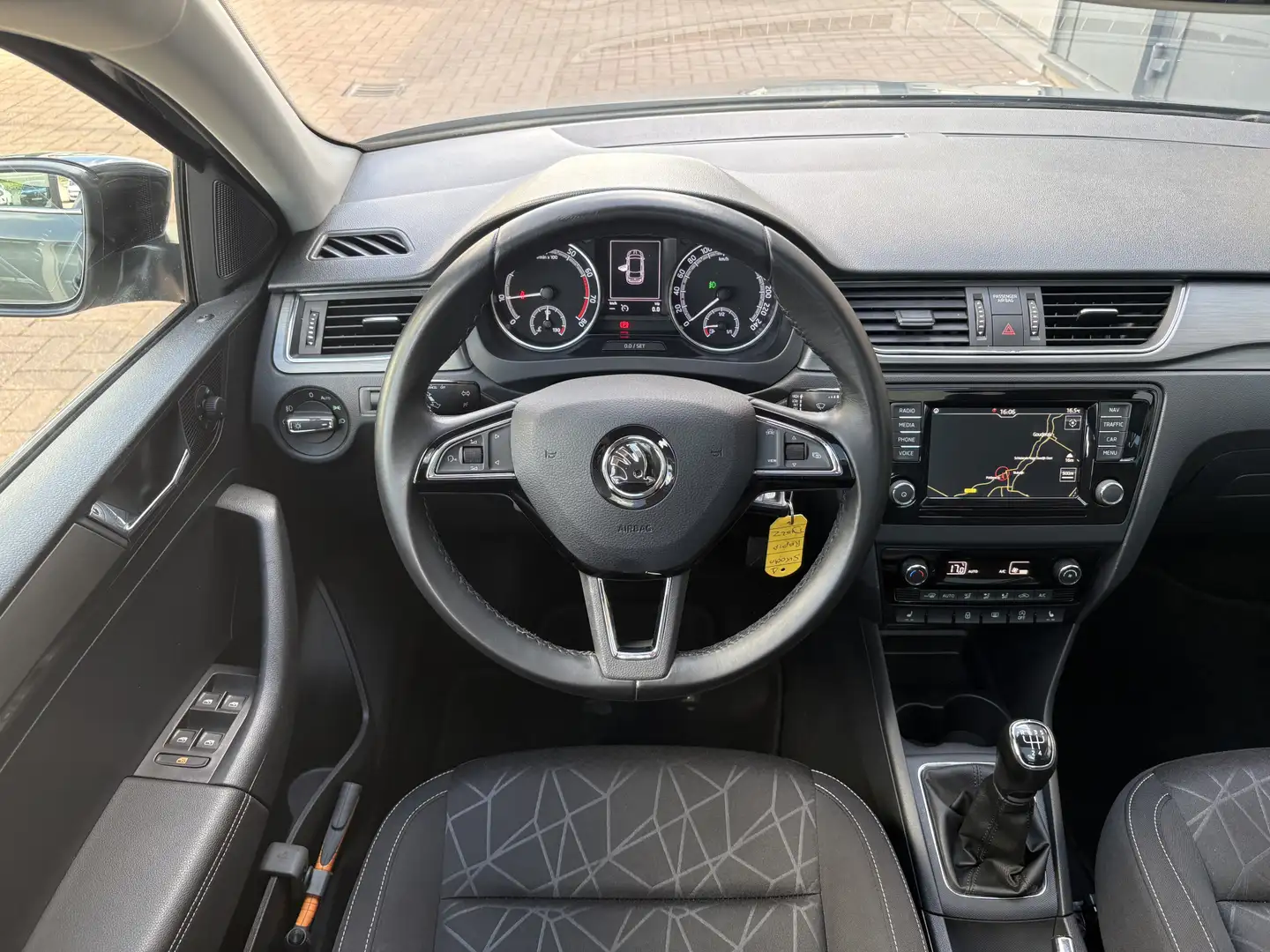 Skoda Rapid/Spaceback 1.0 TSi 95pk Greentech Clever Style Plus PANORAMAD Grijs - 2