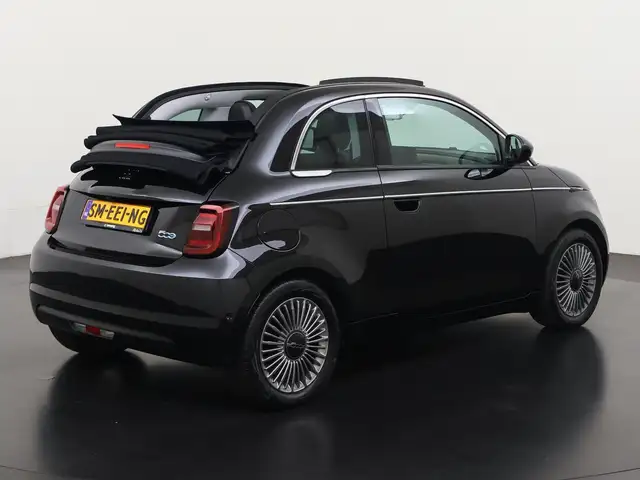 Fiat 500e view 4