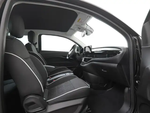 Fiat 500e view 3