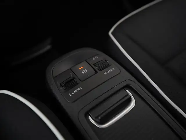 Fiat 500e view 11