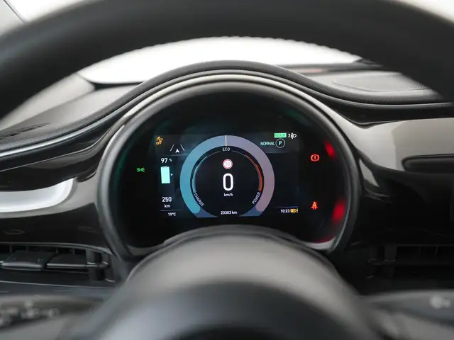 Fiat 500e view 9