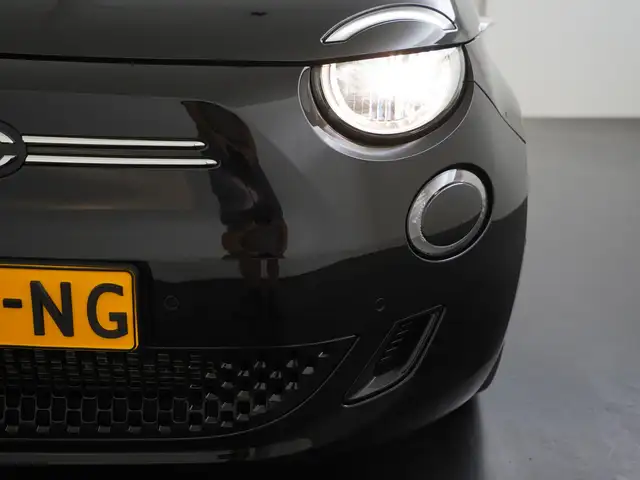 Fiat 500e view 25