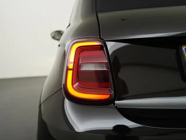 Fiat 500e view 26
