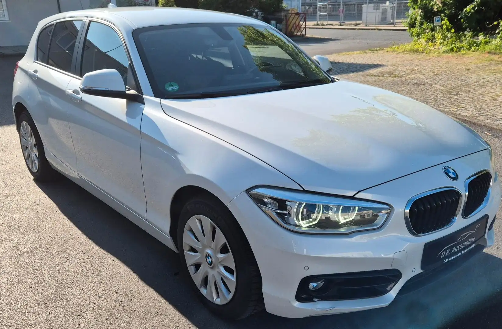 BMW 118 Sport Line Navi  LED Klima Tempomat Sport Weiß - 2