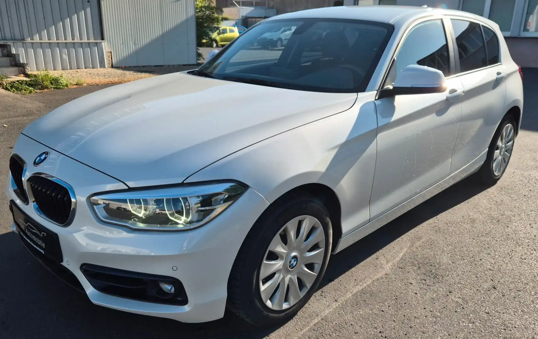 BMW 118 Sport Line Navi  LED Klima Tempomat Sport Weiß - 1
