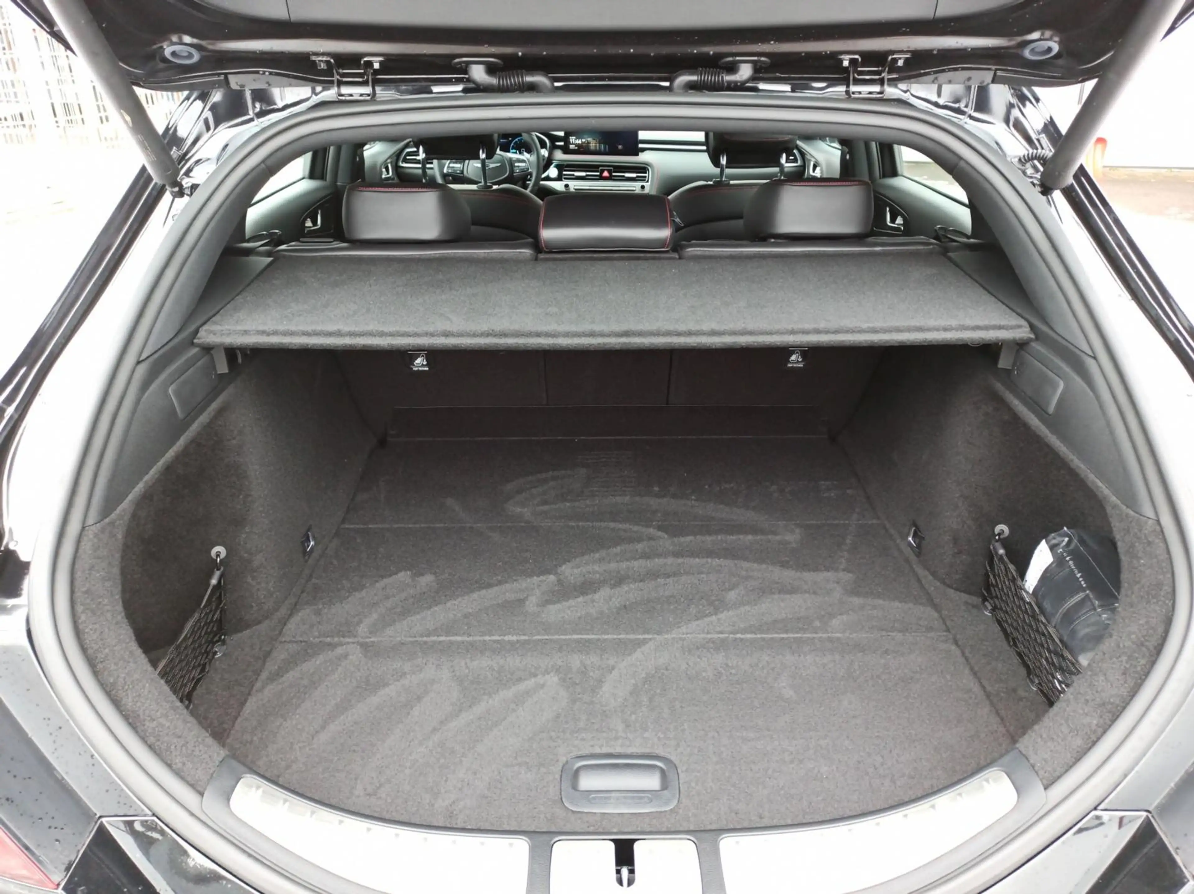Genesis G70 Shooting Brake Sport 2.0L /LED/Lexicon-Sound — photo 12