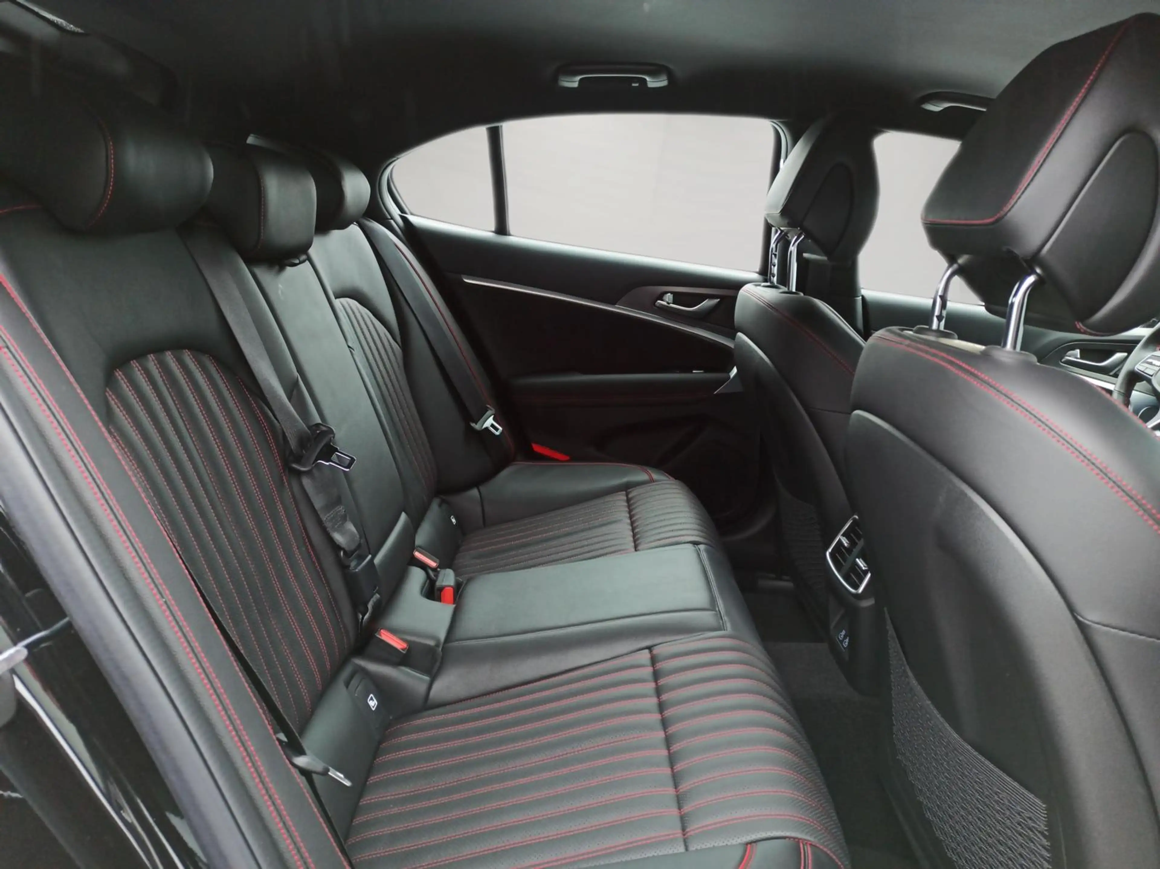 Genesis G70 Shooting Brake Sport 2.0L /LED/Lexicon-Sound — photo 13