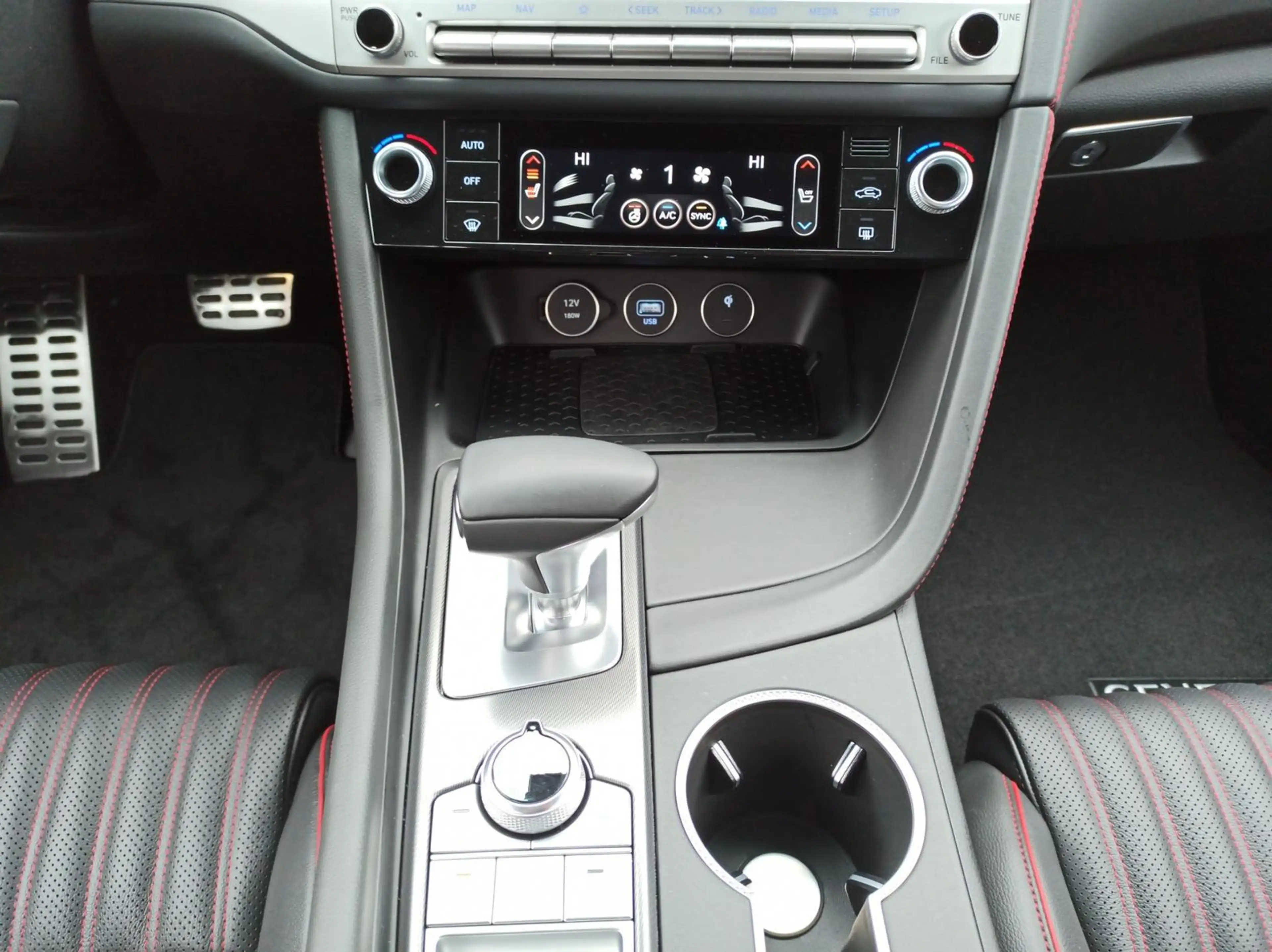 Genesis G70 Shooting Brake Sport 2.0L /LED/Lexicon-Sound — photo 11