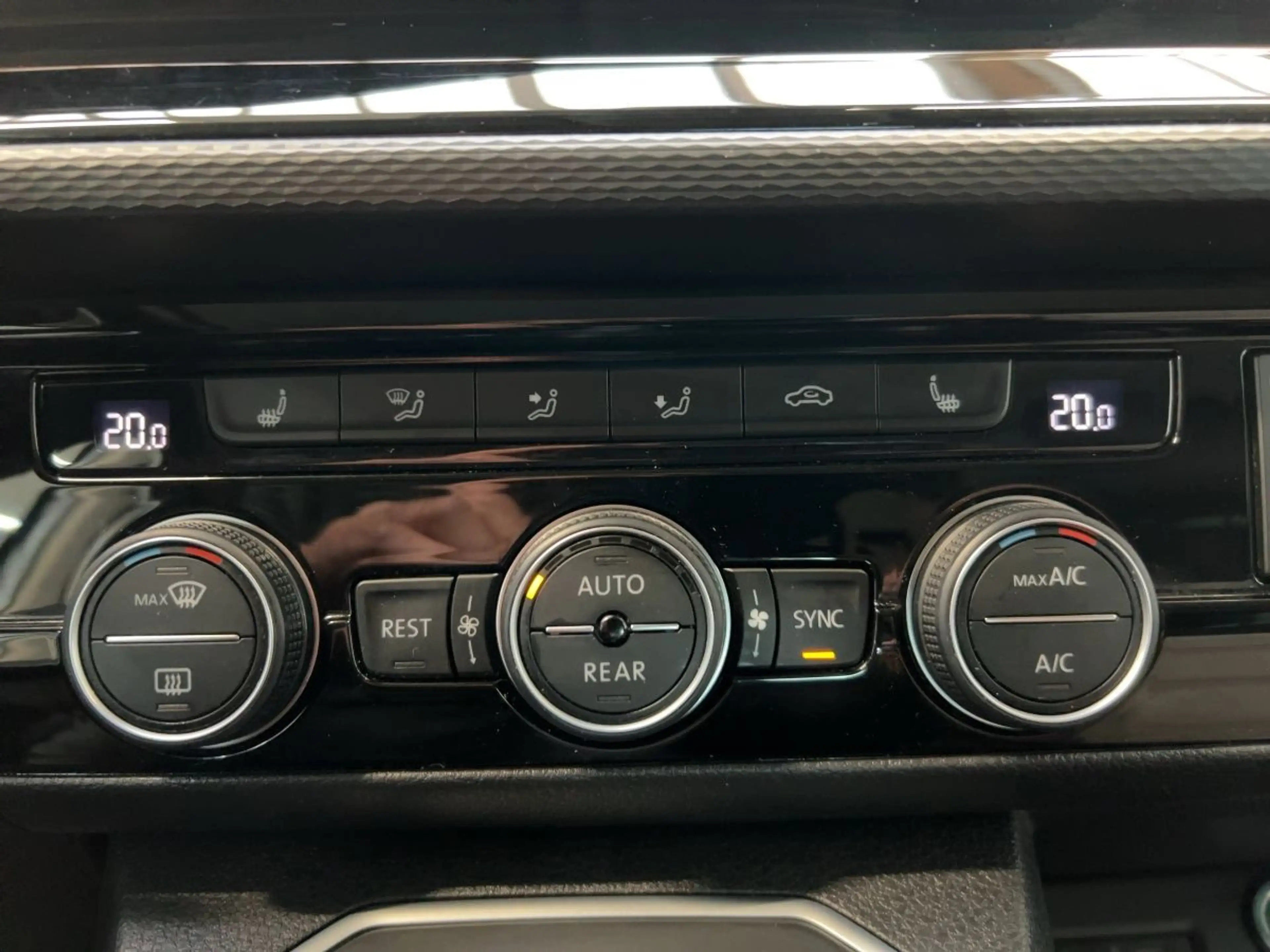 Volkswagen T6.1 Multivan Multivan 2.0 TDI DSG Highline ACC AHK LED Navi S — photo 15