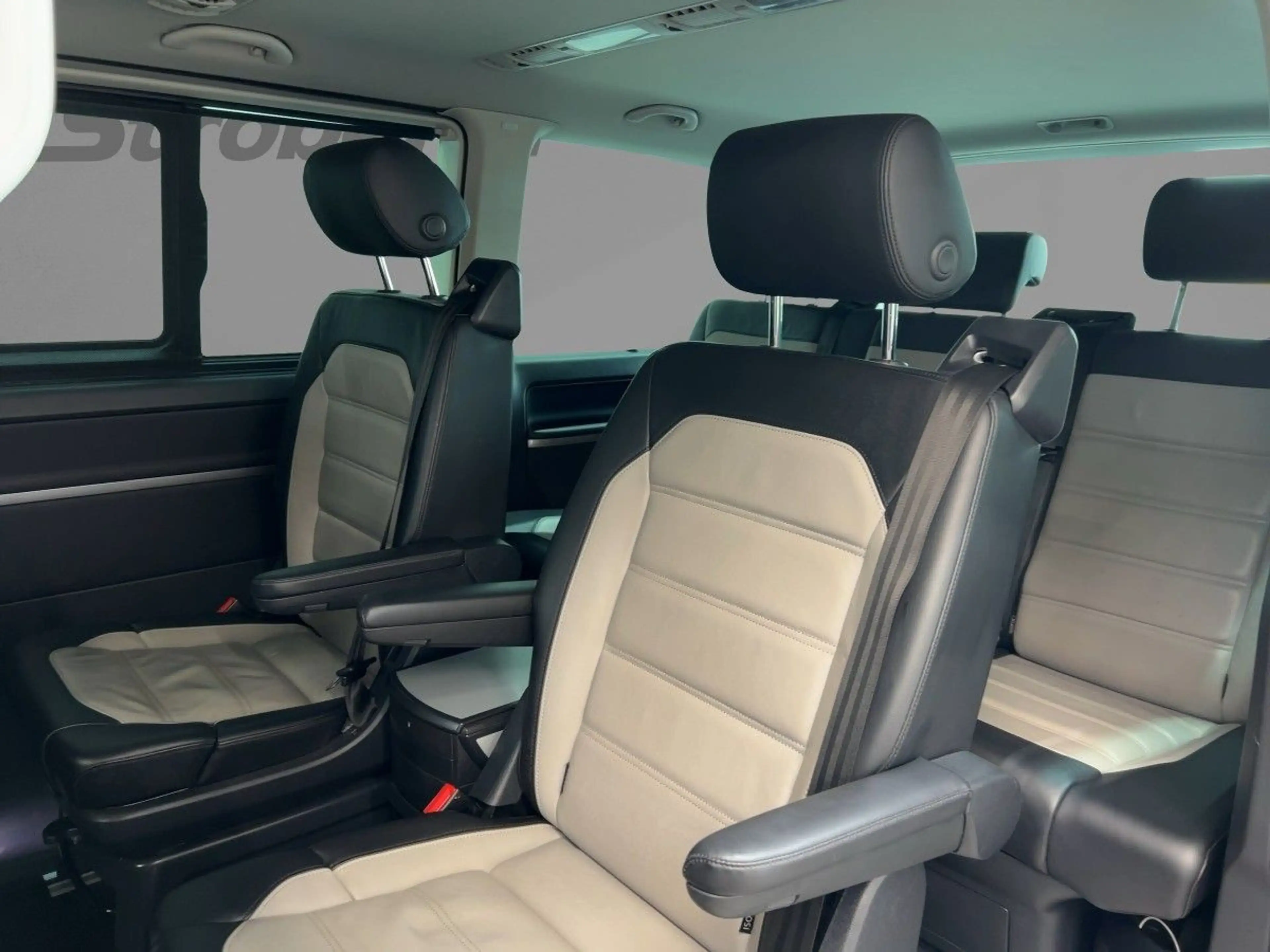 Volkswagen T6.1 Multivan Multivan 2.0 TDI DSG Highline ACC AHK LED Navi S — photo 10