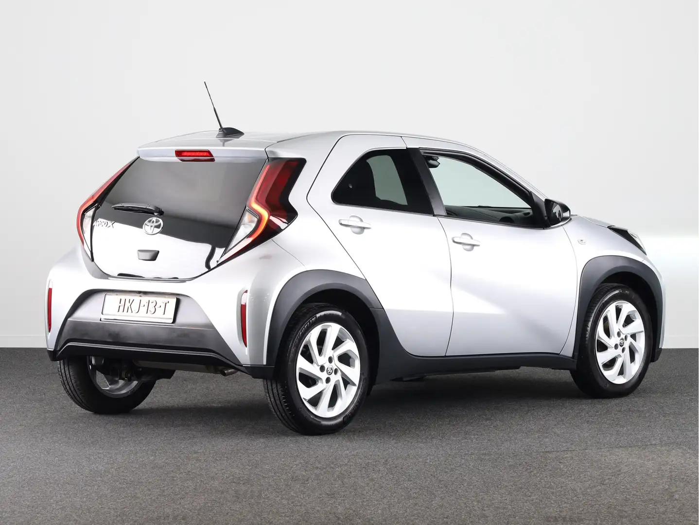Toyota Aygo X 1.0 VVT-i MT Pulse Limited | Voorstoelen verwarmd Grigio - 2