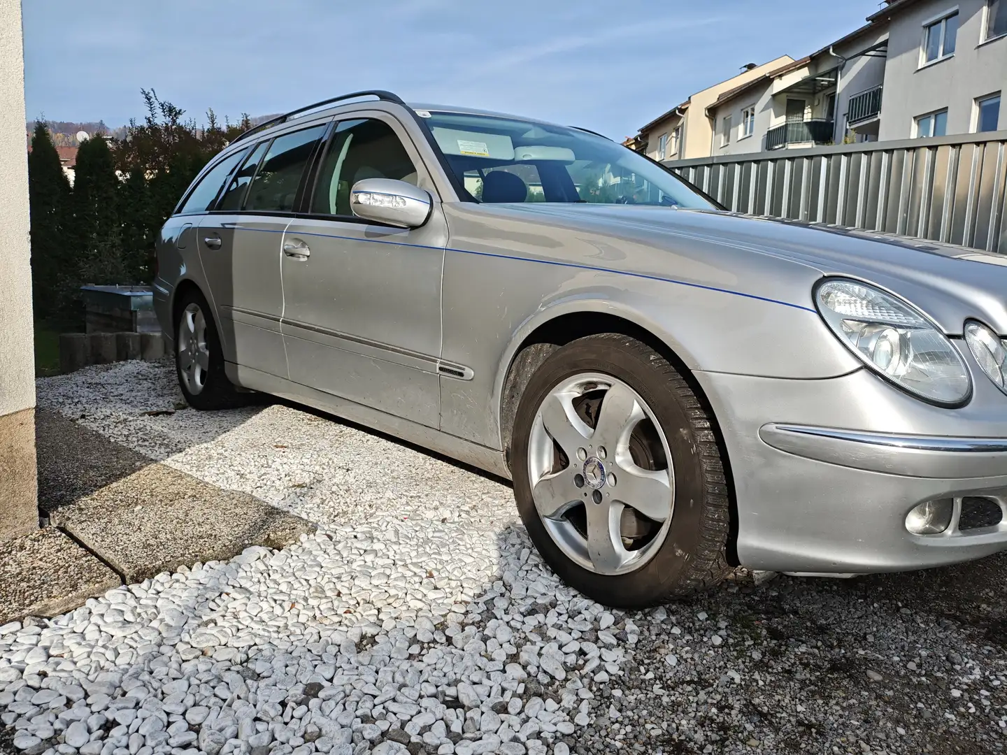 Mercedes-Benz E 500 E 500 T Elegance 4MATIC Aut. Elegance Silber - 2