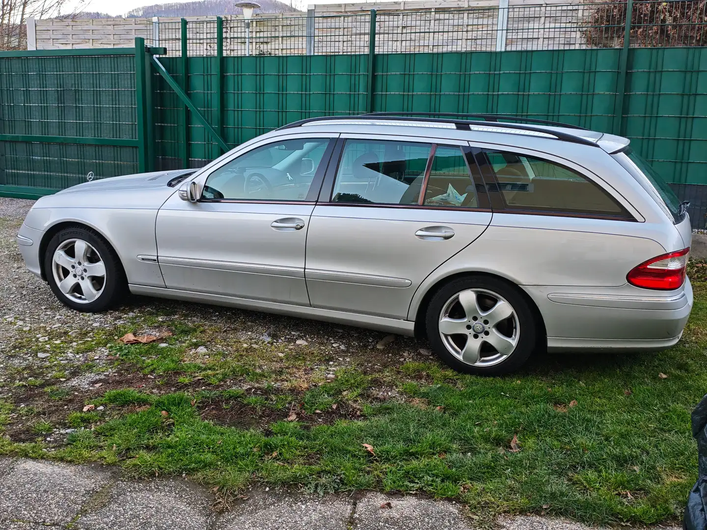 Mercedes-Benz E 500 E 500 T Elegance 4MATIC Aut. Elegance Silber - 1