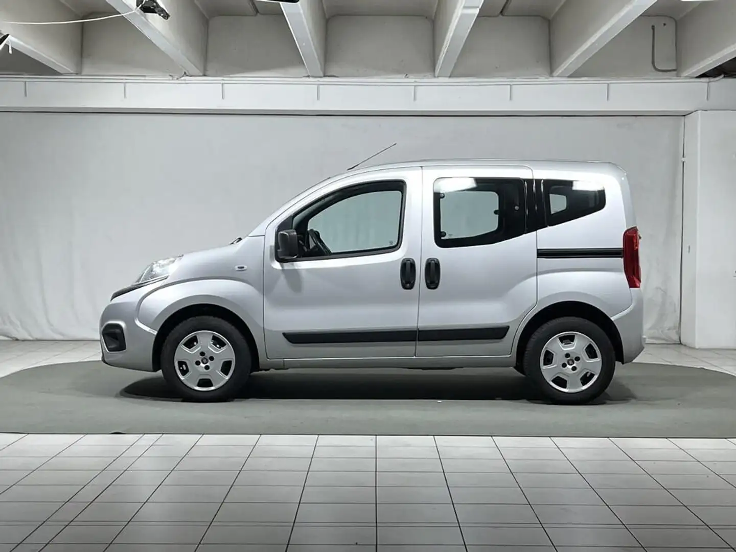 Fiat Qubo 1.3 mjt 16v Easy 80cv Srebrny - 2