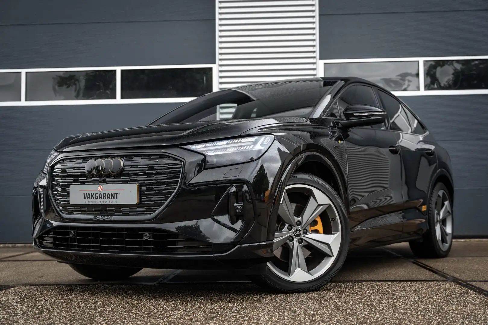 Audi Q4 e-tron Sportback 40 S Competition 77 kWh | Panorama dak | Zwart - 1