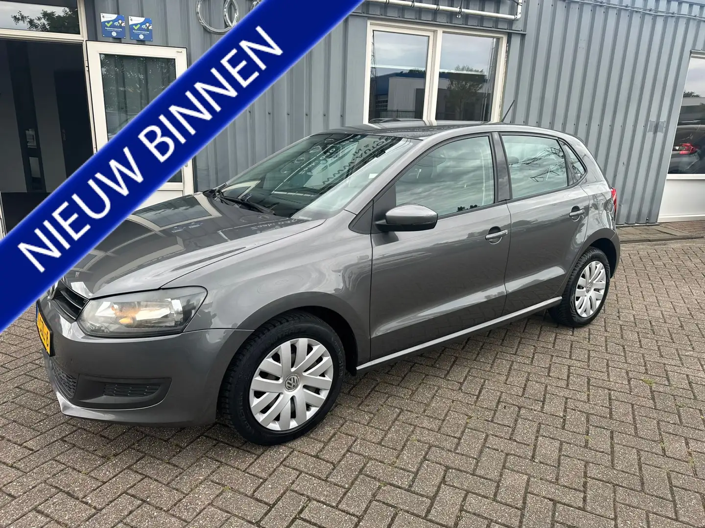 Volkswagen Polo 1.2 Easyline Gris - 1