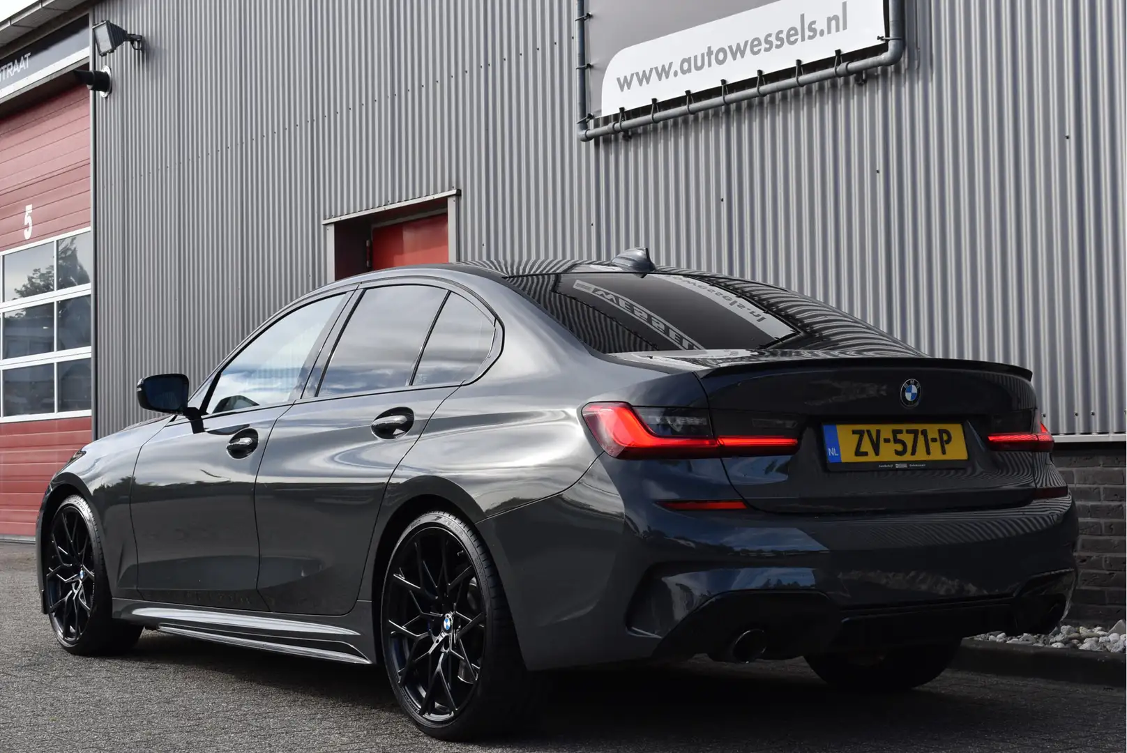 BMW 330 3-serie 330i M-sport Executive Edition M performan Grijs - 2