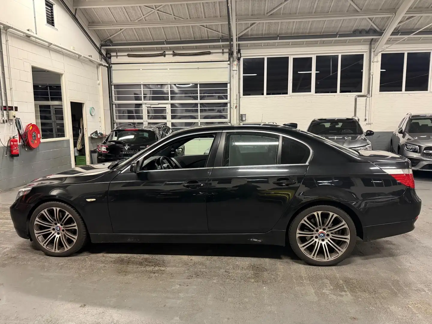 BMW 520 5-serie 520i Executive Zwart - 2