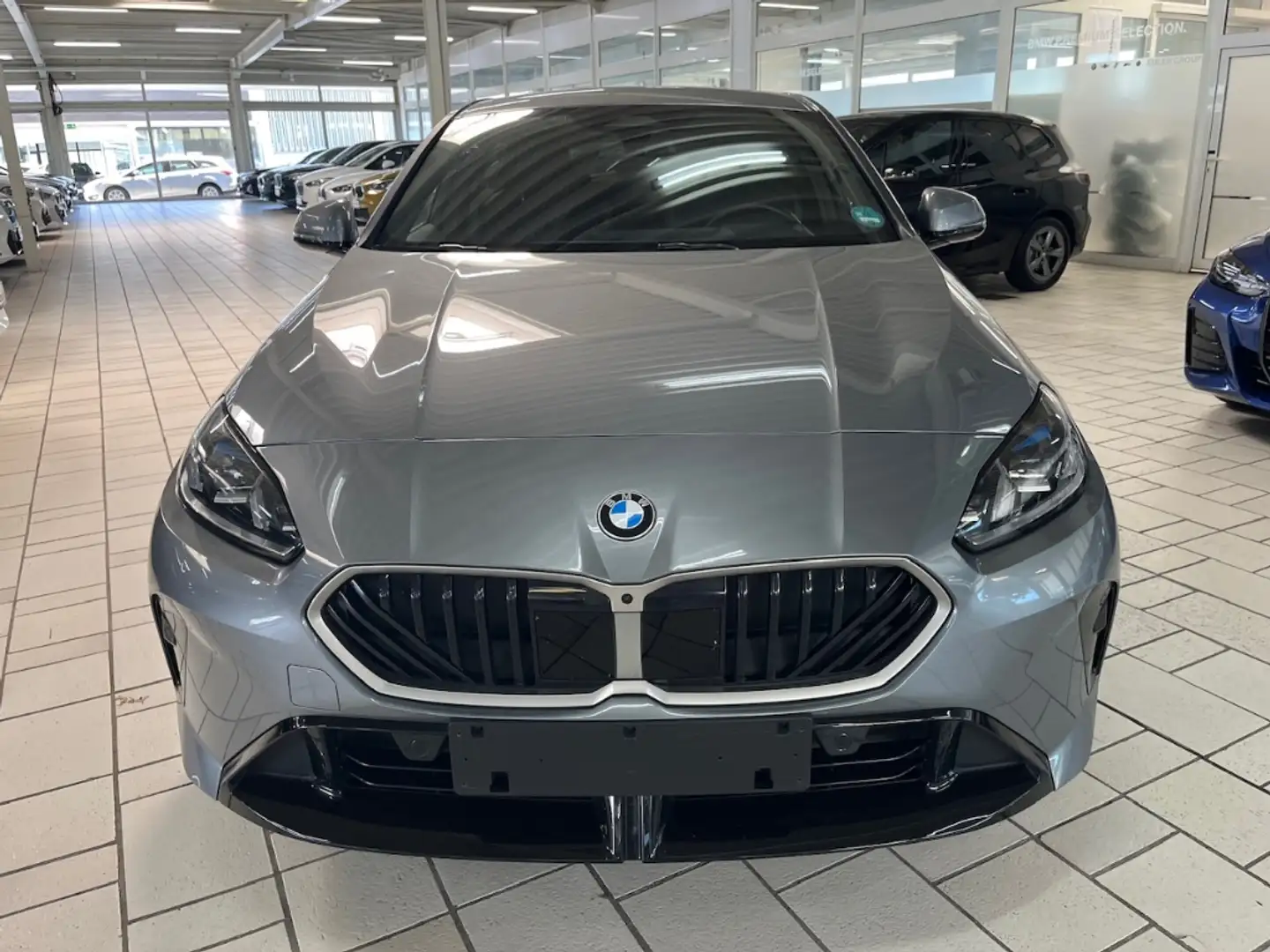 BMW 120 M Sport HUD H/K LCProf Memory PA+ DA+ ad.M-FW adLE Grau - 2