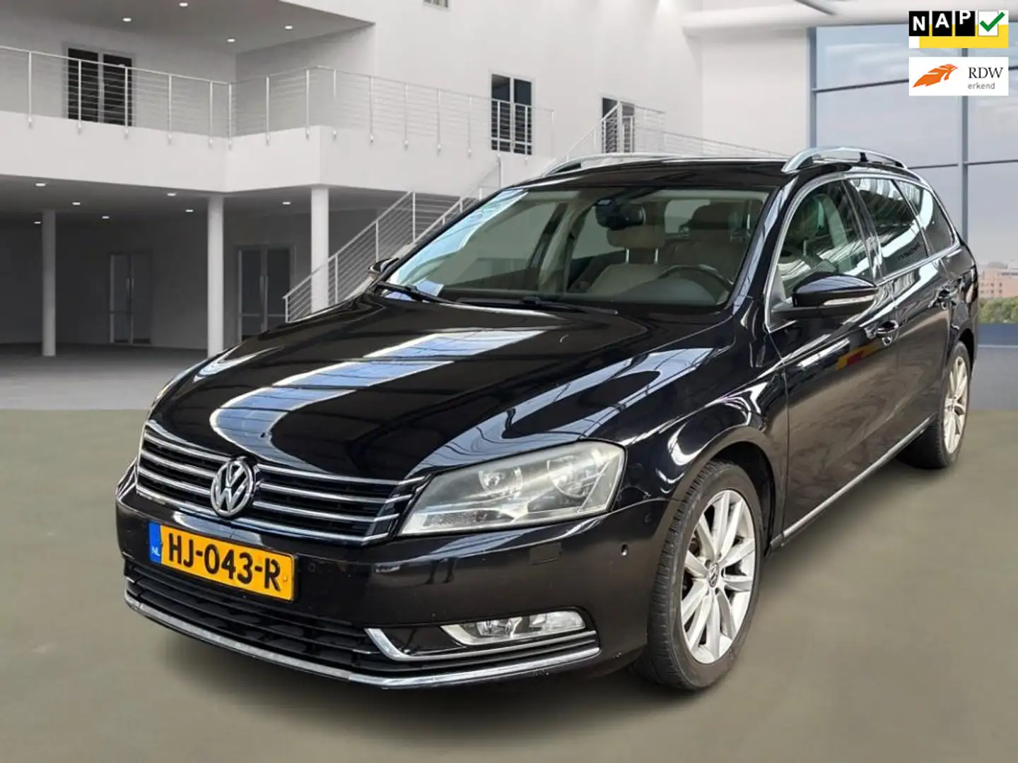 Volkswagen Passat Variant 1.8 TSI Highline // Nieuwe APK Zwart - 1