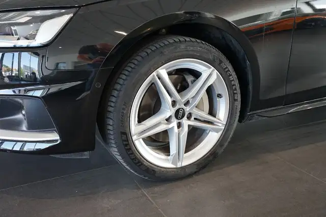 Audi A4 view 7
