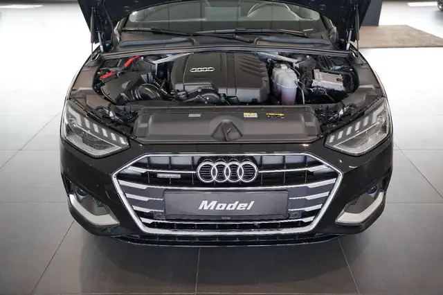 Audi A4 view 4