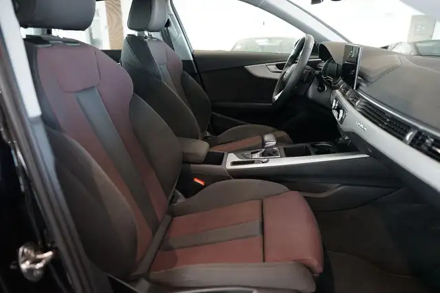 Audi A4 view 9