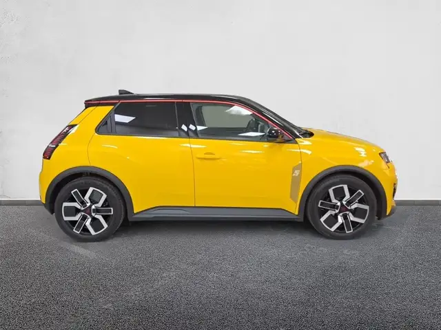 Renault Megane E-Tech view 5