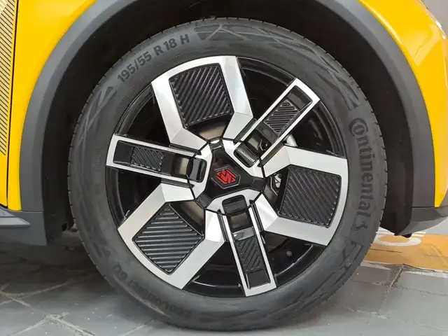 Renault Megane E-Tech view 8