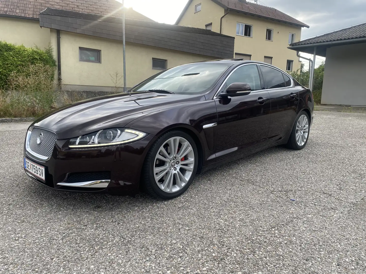 Jaguar XF 3,0 Diesel Premium Luxury Rot - 1