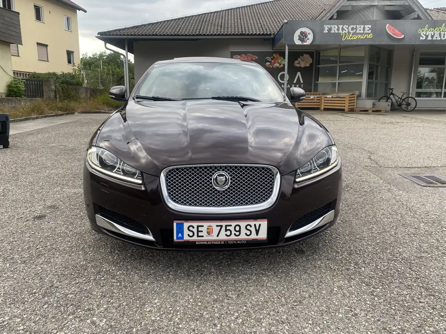 Jaguar XF 3,0 Diesel Premium Luxury Rot - 2