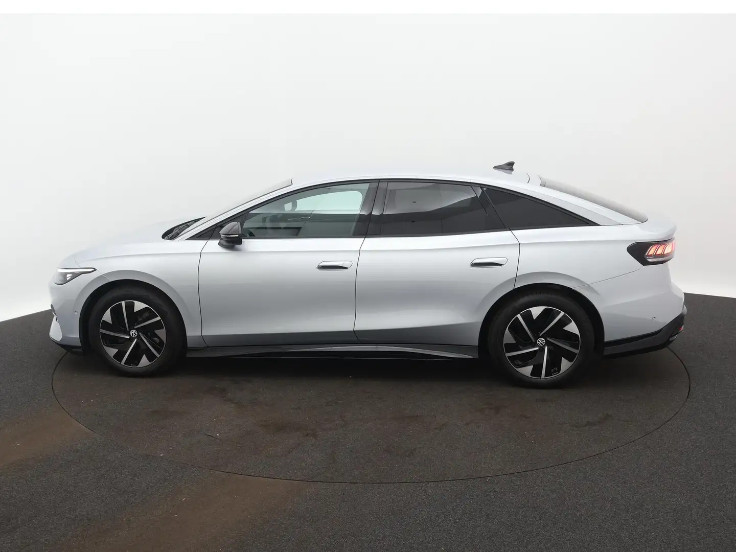 Volkswagen ID.7 Pro Business 77 kWh 286PK | Automaat | Navigatie | Zilver - 2