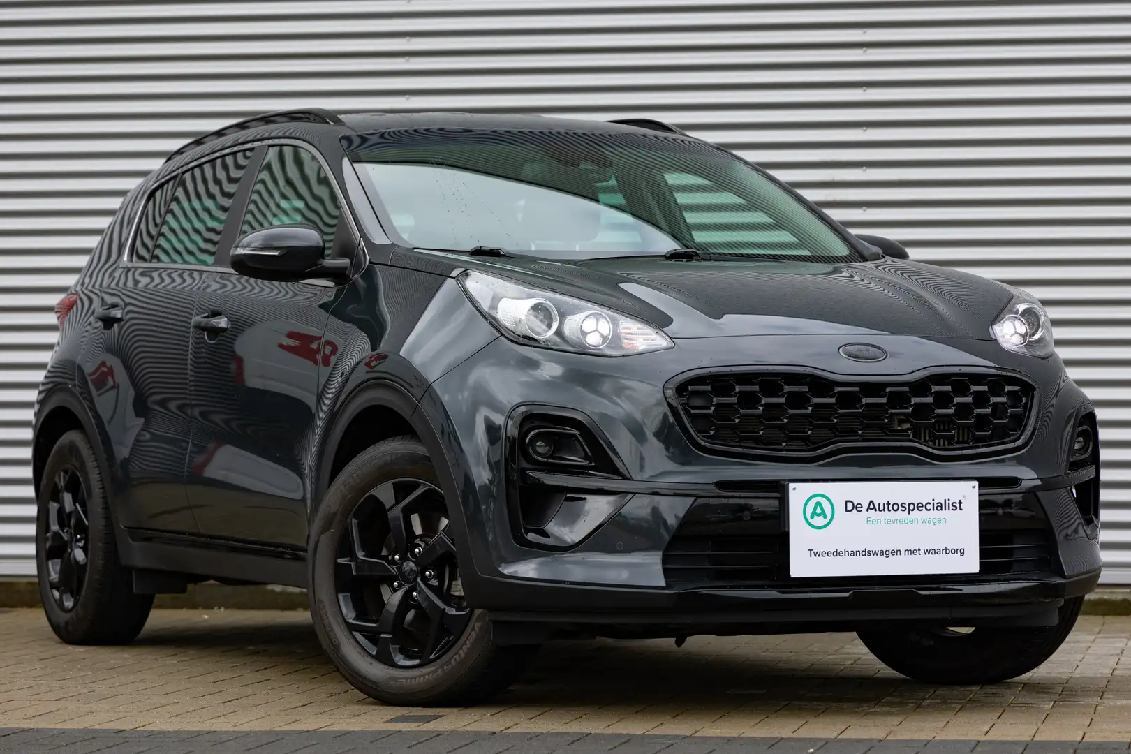 Kia Sportage 1.6 CRDi Black Edition MHEV Šedá - 1