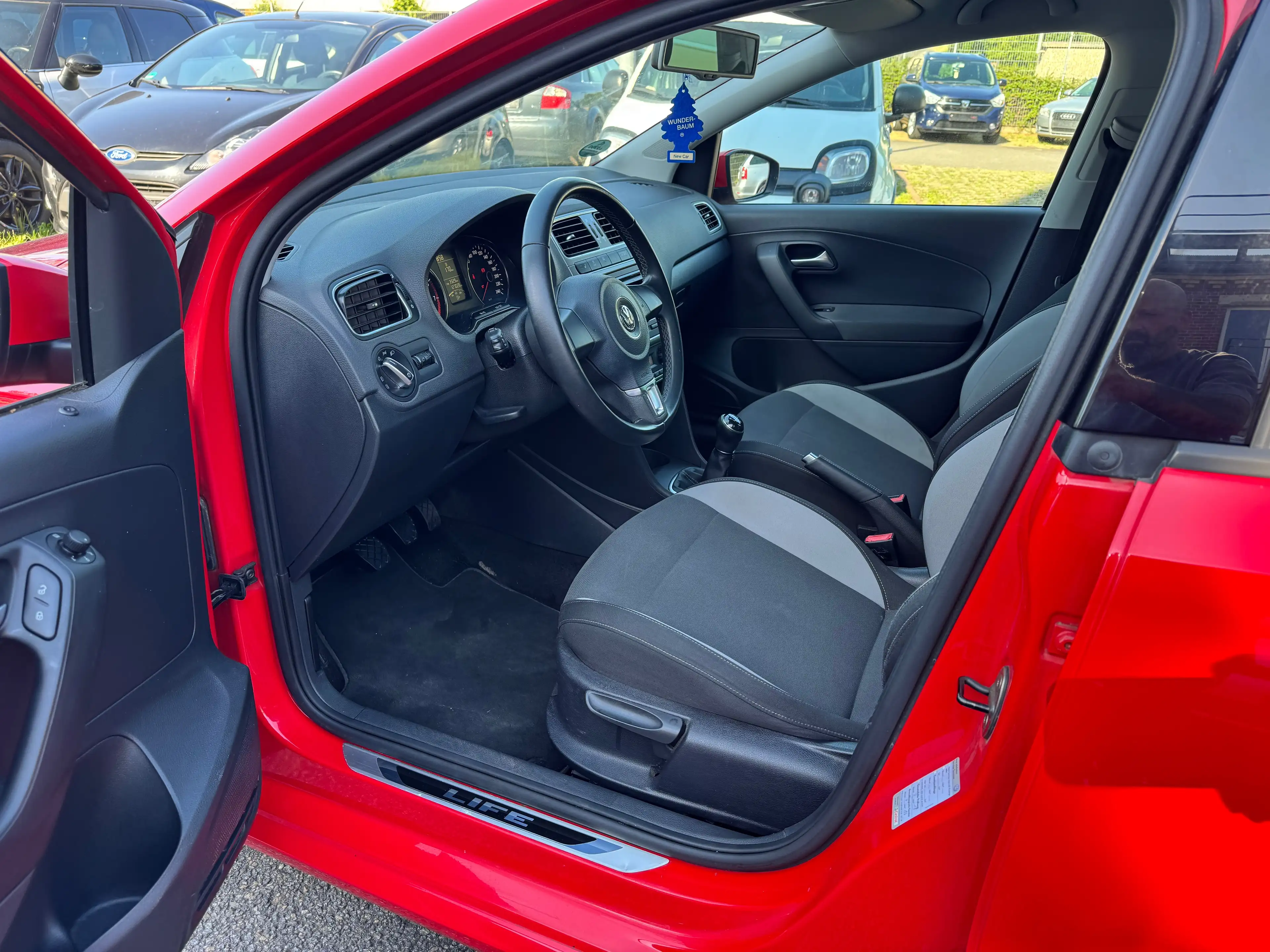 Volkswagen Polo Life * TÜV neu! — photo 13