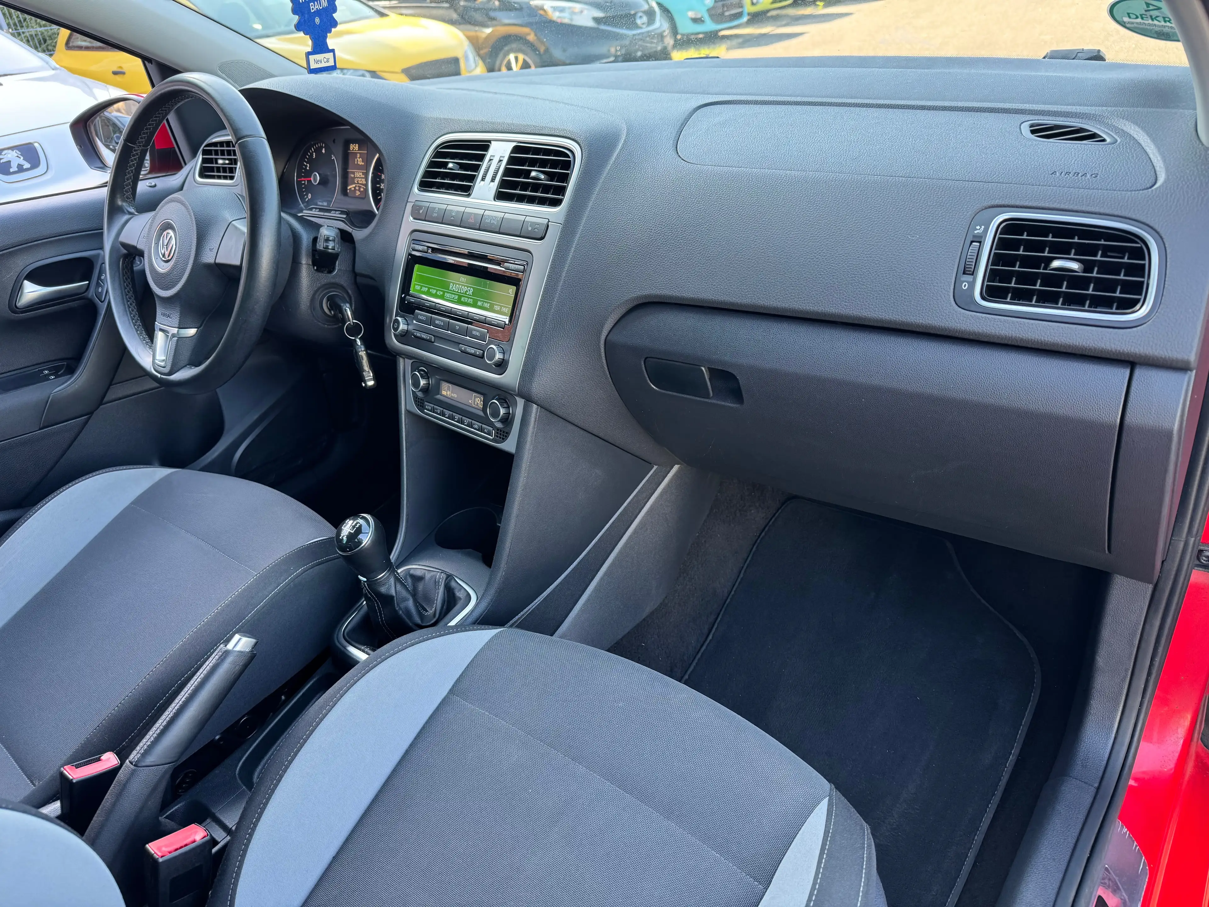 Volkswagen Polo Life * TÜV neu! — photo 11