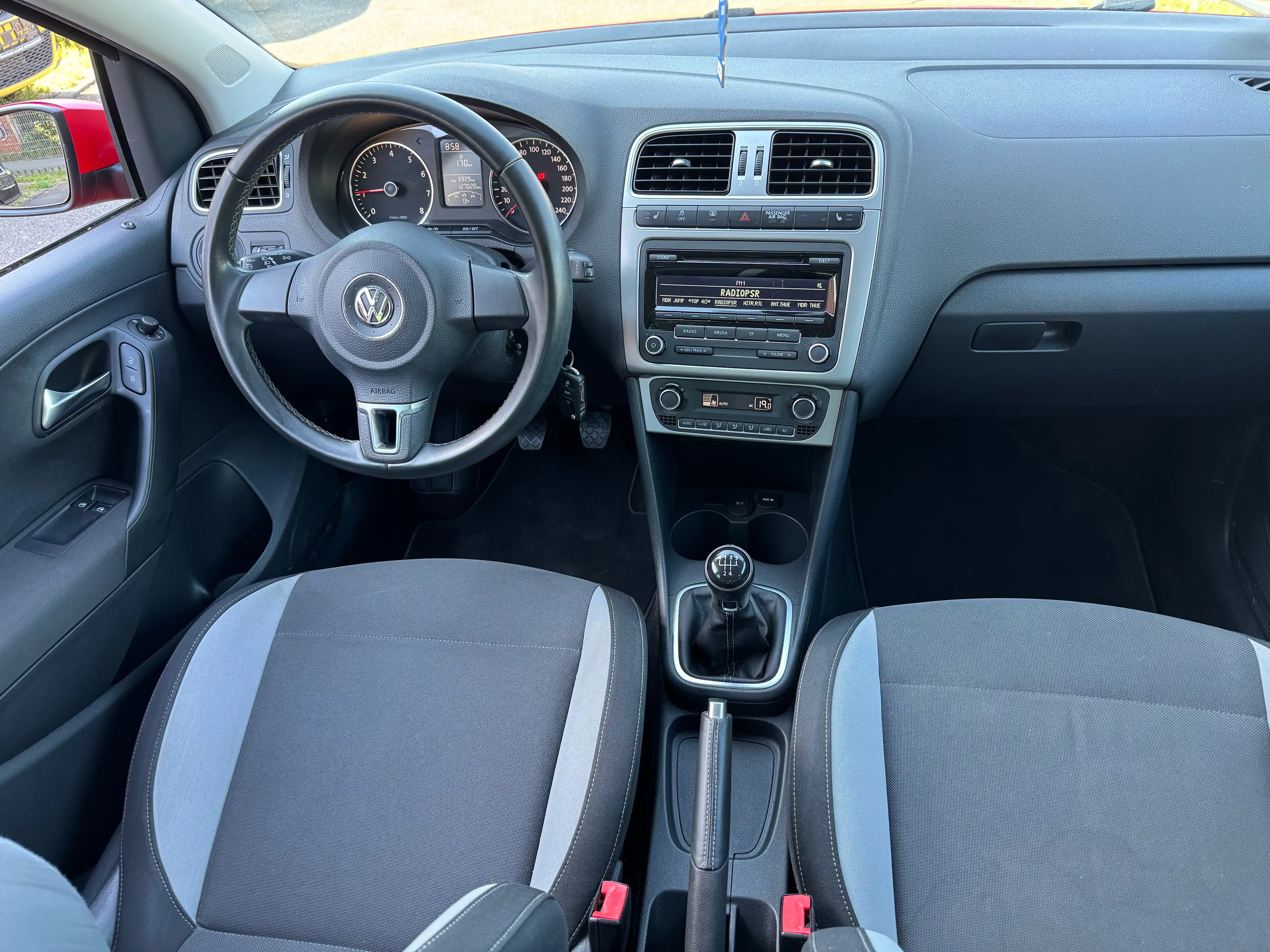 Volkswagen Polo Life * TÜV neu! — photo 8